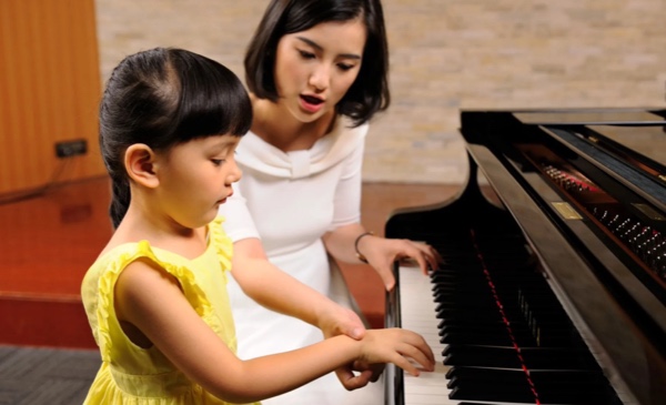 不懂音乐的家长如何陪孩子练琴